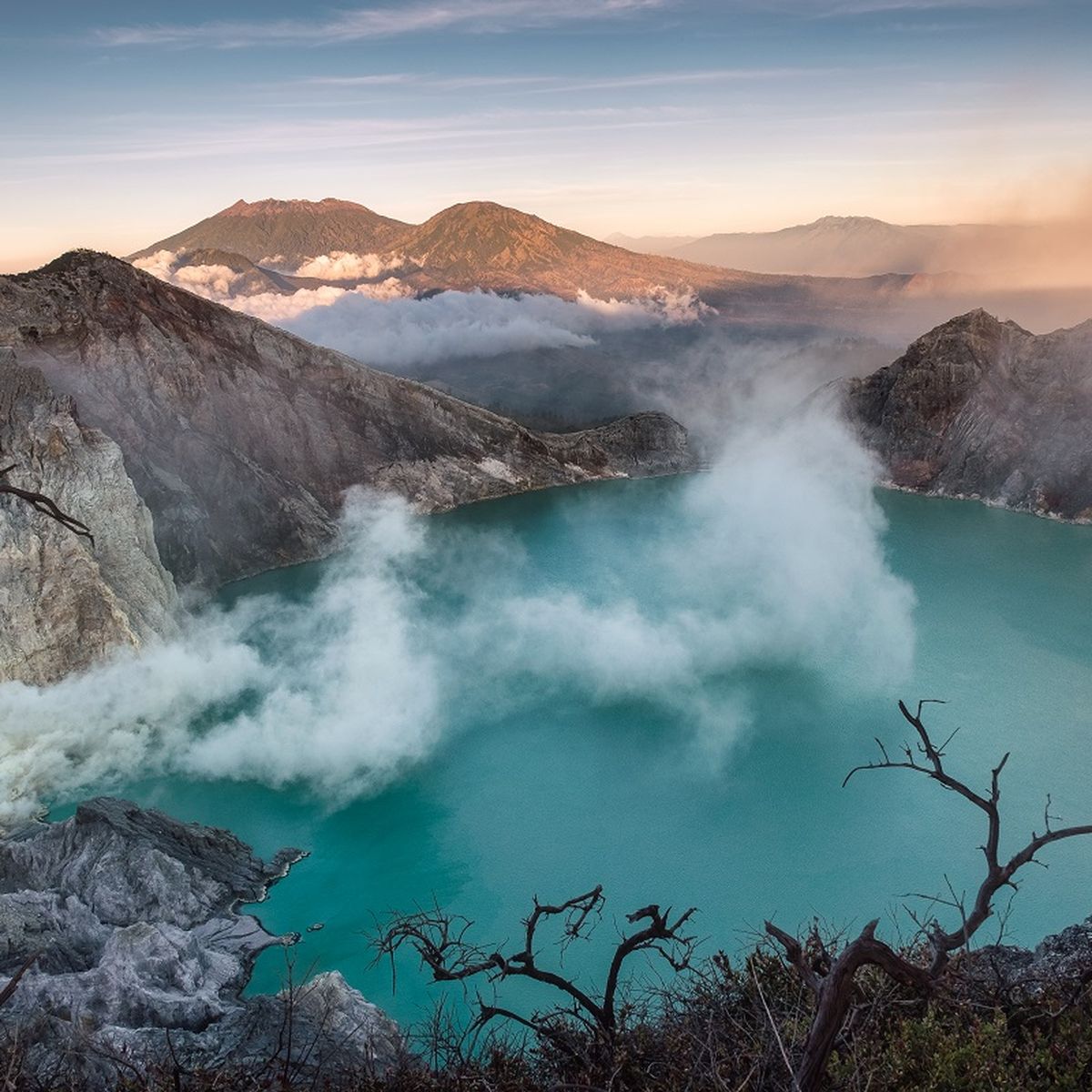 Taman Wisata Alam Kawah Ijen — danau kawah paling asam di dunia, Banyuwangi
